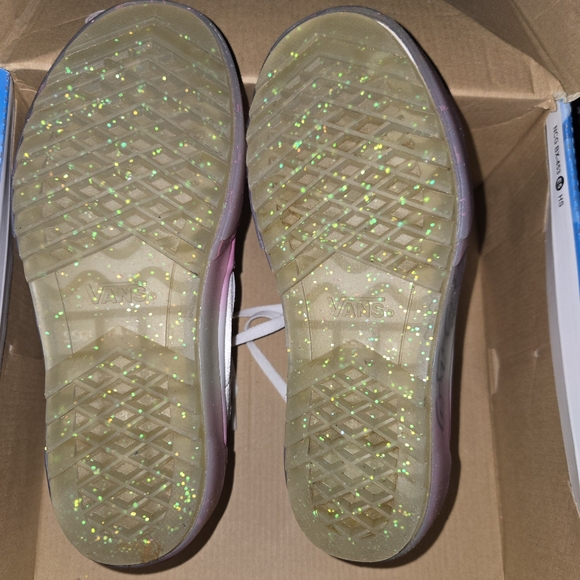 GUC VANS X SAILOR MOON LIMITED EDITION SHOES (6) - Picture 7 of 8